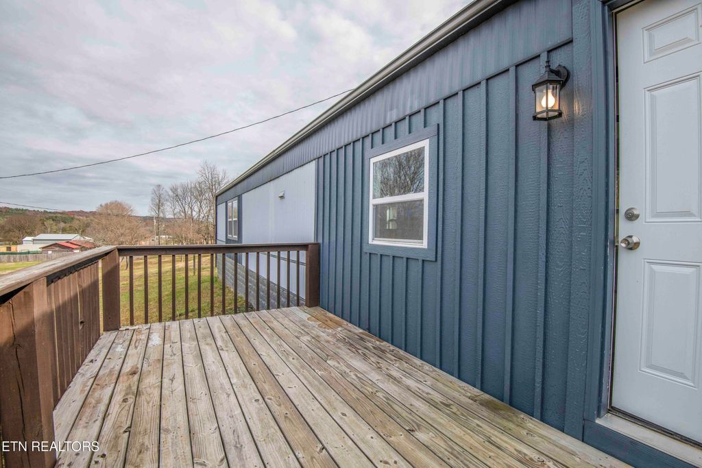 Photo of 131 Valleyview Drive, Loudon, TN 37774 (MLS # 1322295)