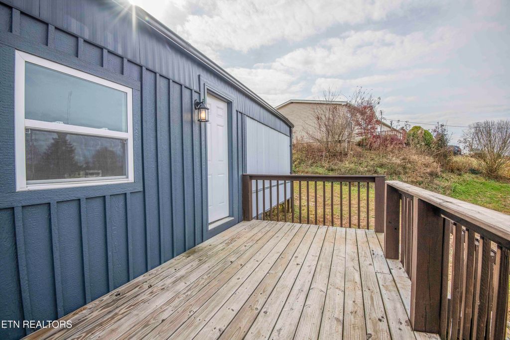 Photo of 131 Valleyview Drive, Loudon, TN 37774 (MLS # 1322295)