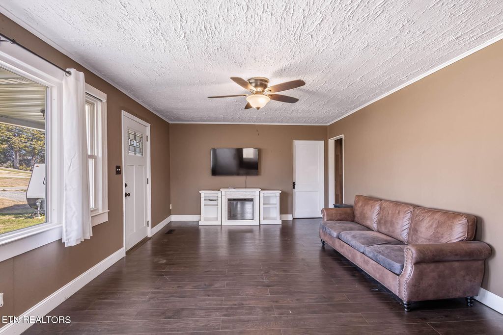 Photo of 1227 W Hunt Rd, Maryville, TN 37801 (MLS # 1324303)