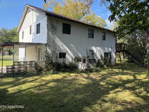 Photo of 498 W Rhea Ave, Spring City, TN 37381 (MLS # 1315120)