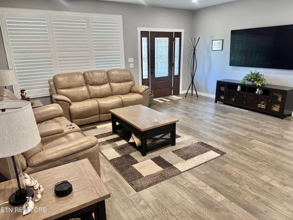 Photo of 212 Waters Edge Way, Lenoir City, TN 37771 (MLS # 1336604)