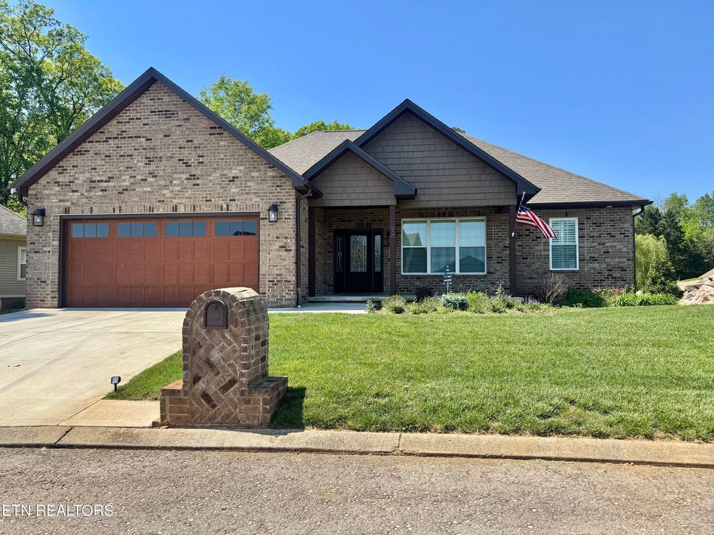 Photo of 212 Waters Edge Way, Lenoir City, TN 37771 (MLS # 1336604)