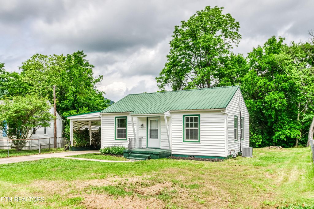 Photo of 116 Davis Circle, Harriman, TN 37748 (MLS # 1301515)
