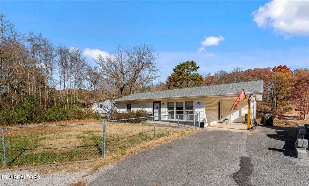 Photo of 8520 Heiskell Rd, Powell, TN 37849 (MLS # 1322051)