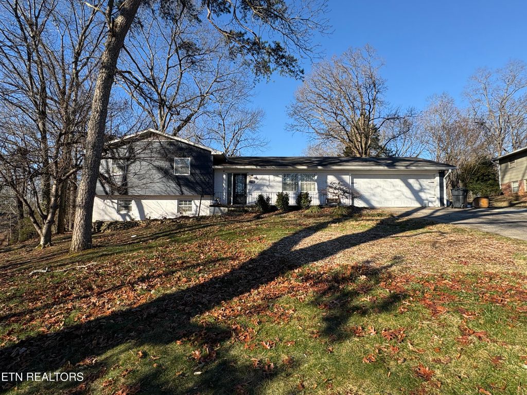 Photo of 5720 Chesswood Drive, Knoxville, TN 37912 (MLS # 1326226)