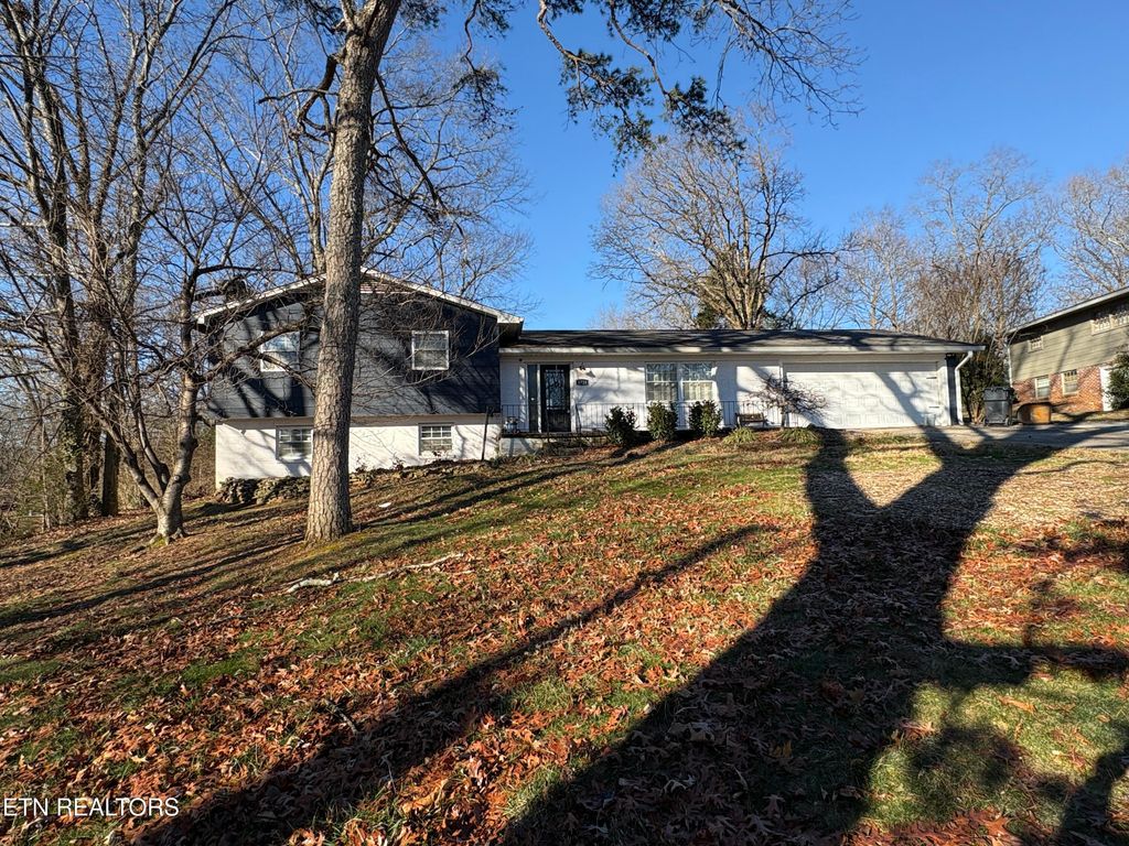 Photo of 5720 Chesswood Drive, Knoxville, TN 37912 (MLS # 1326226)