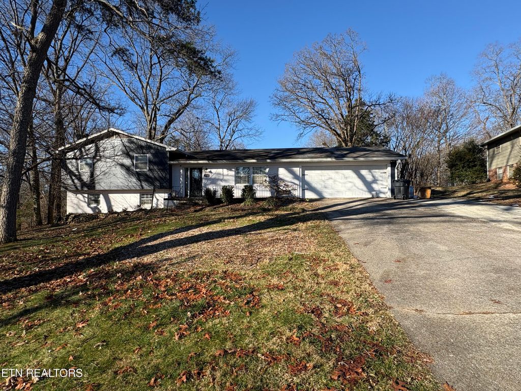 Photo of 5720 Chesswood Drive, Knoxville, TN 37912 (MLS # 1326226)