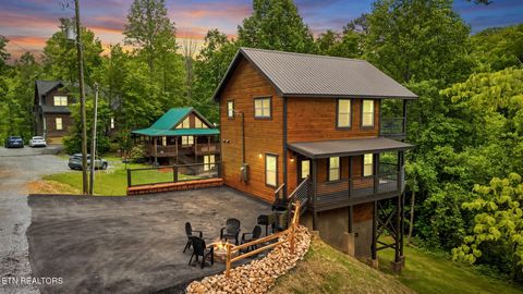 Photo of 1642 Lake Drive, Gatlinburg, TN 37738 (MLS # 1342681)