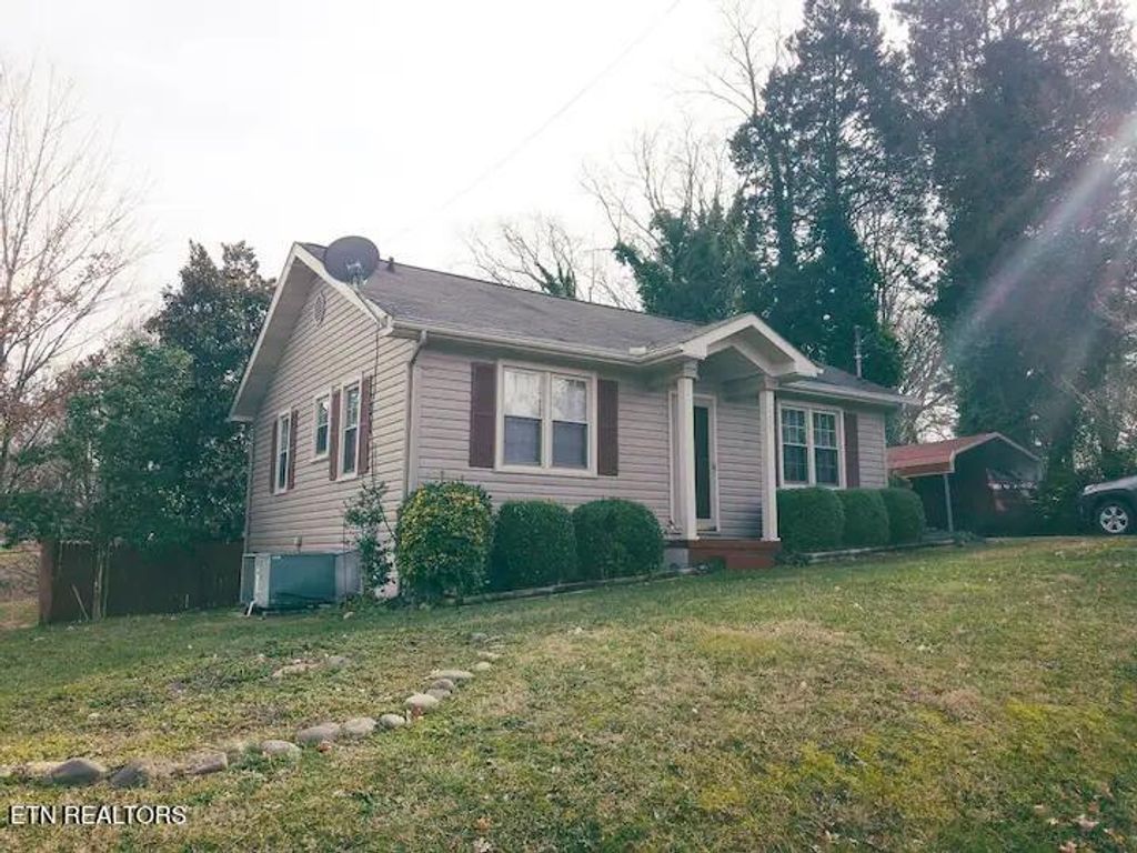 Photo of 171 W Meeting St, Dandridge, TN 37725 (MLS # 1319308)