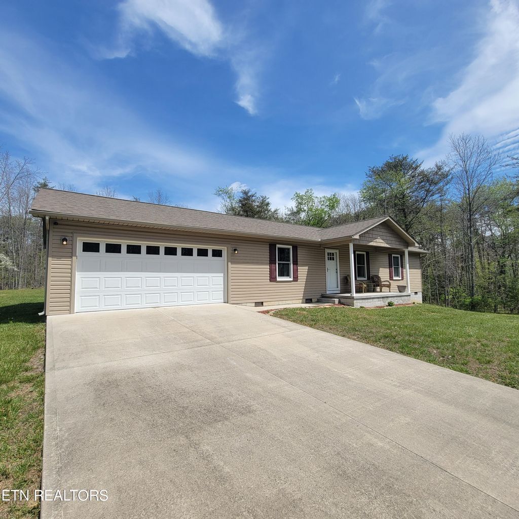 Photo of 1039 Gray Eagle Drive, Crossville, TN 38572 (MLS # 1336867)