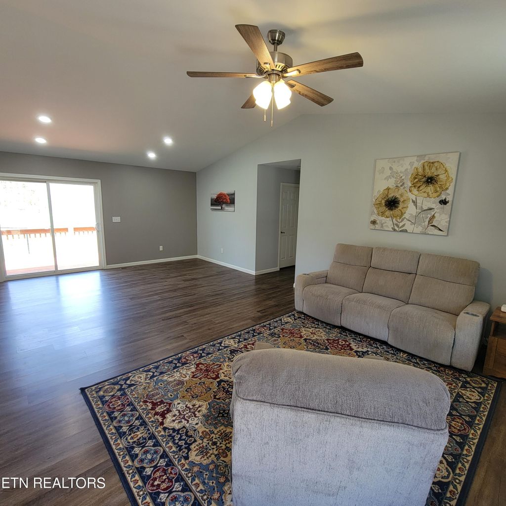 Photo of 1039 Gray Eagle Drive, Crossville, TN 38572 (MLS # 1336867)