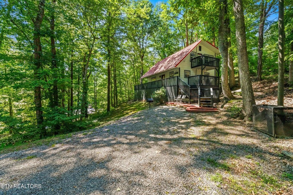 Photo of 1375 S Baden Drive, Gatlinburg, TN 37738 (MLS # 1318641)