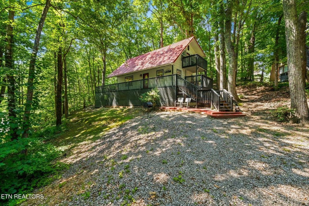 Photo of 1375 S Baden Drive, Gatlinburg, TN 37738 (MLS # 1318641)