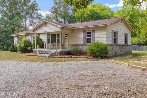 Tiny photo for 139 County Road 532, Etowah, TN 37331 (MLS # 1358420)