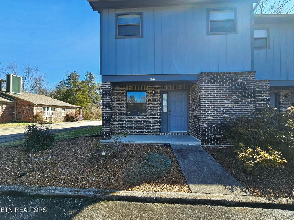 Photo of 102 Hampshire Circle, Oak Ridge, TN 37830 (MLS # 1330388)