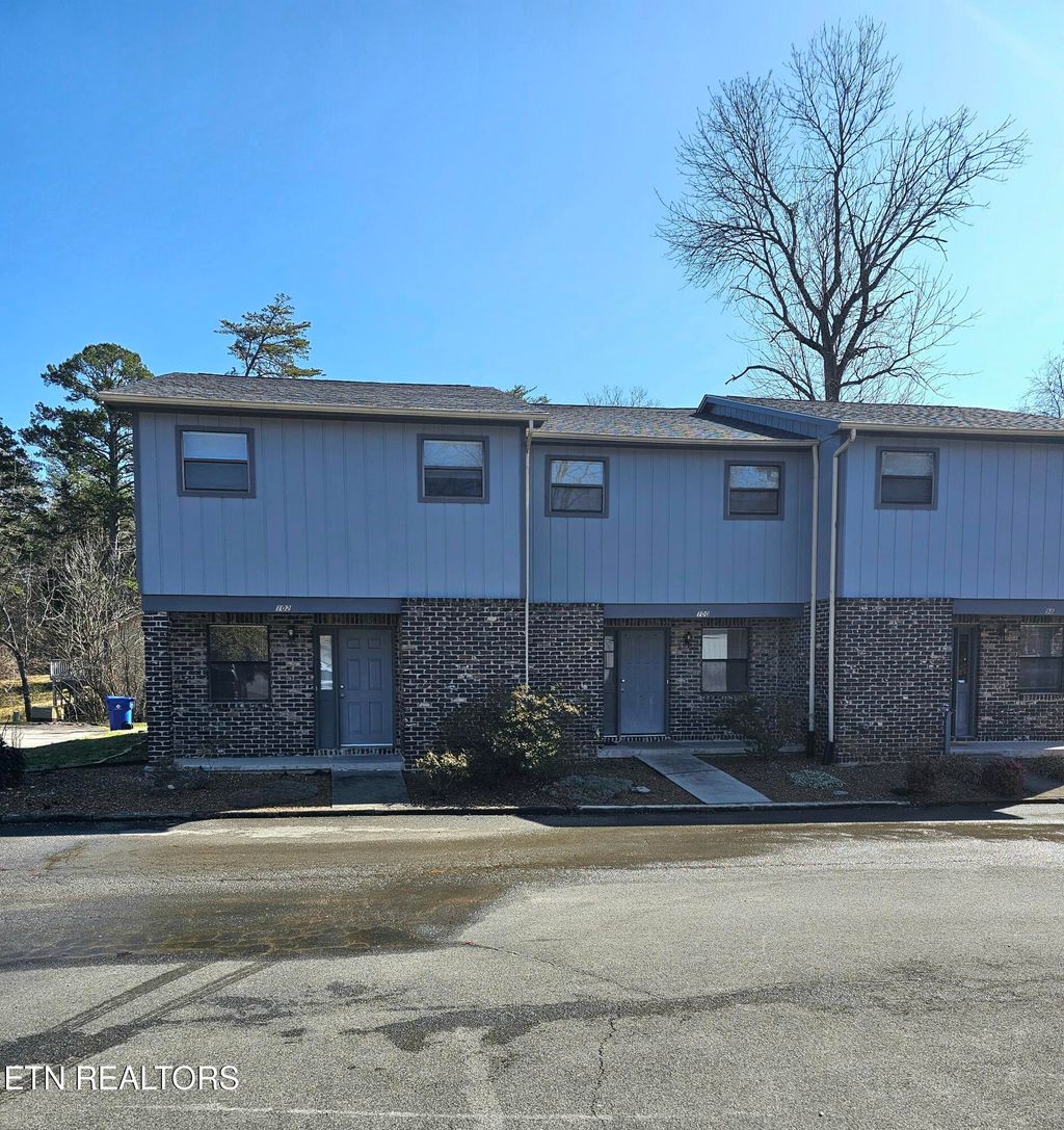 Photo of 102 Hampshire Circle, Oak Ridge, TN 37830 (MLS # 1330388)