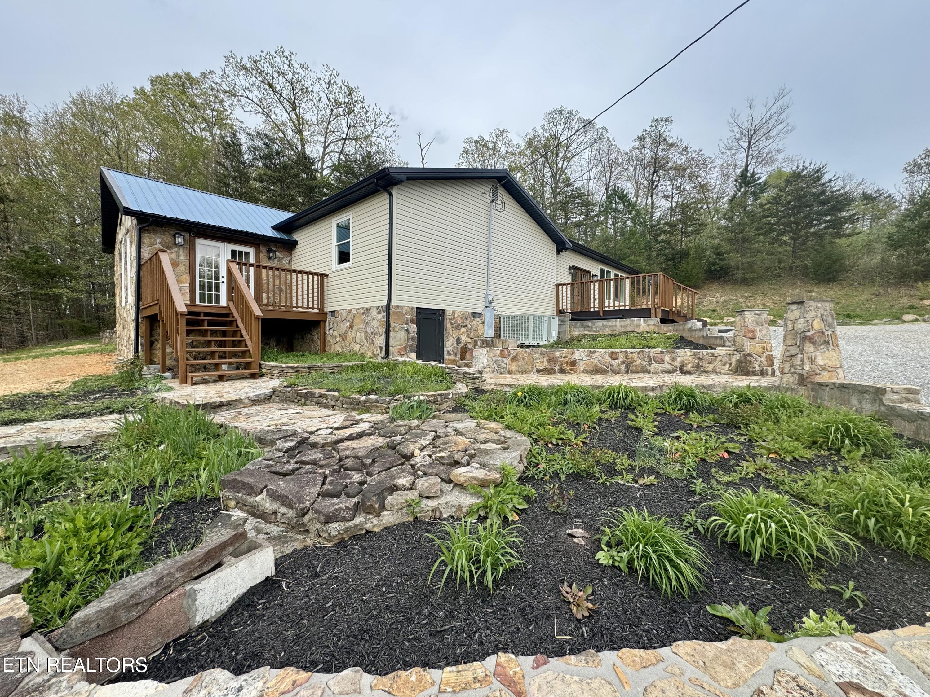 1405 Glade Springs Rd