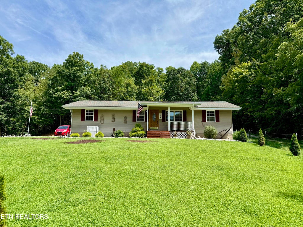 Photo of 531 Winona Rd, Huntsville, TN 37756 (MLS # 1352601)
