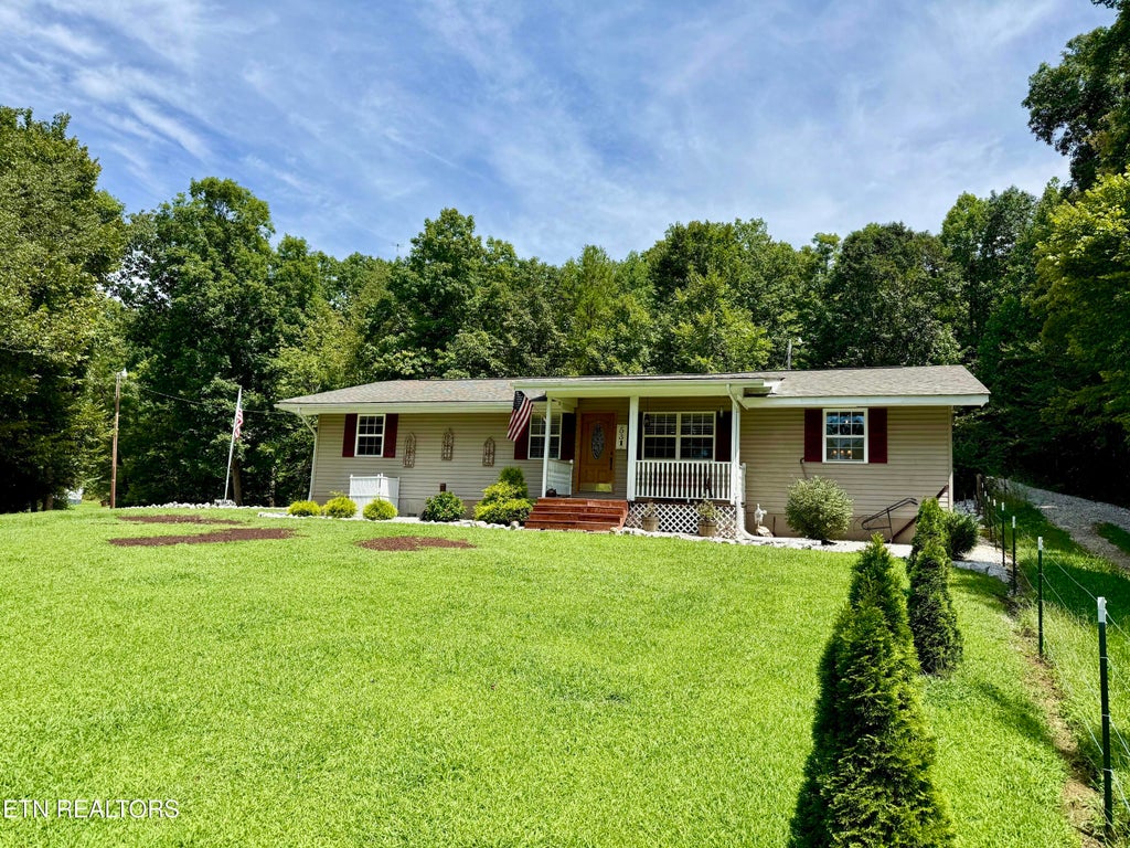 Photo of 531 Winona Rd, Huntsville, TN 37756 (MLS # 1352601)