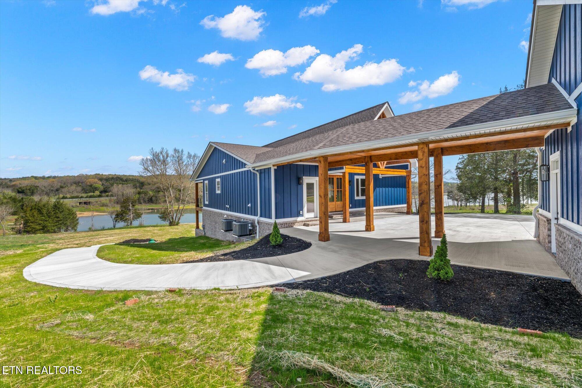 127 Waterfront Knoll