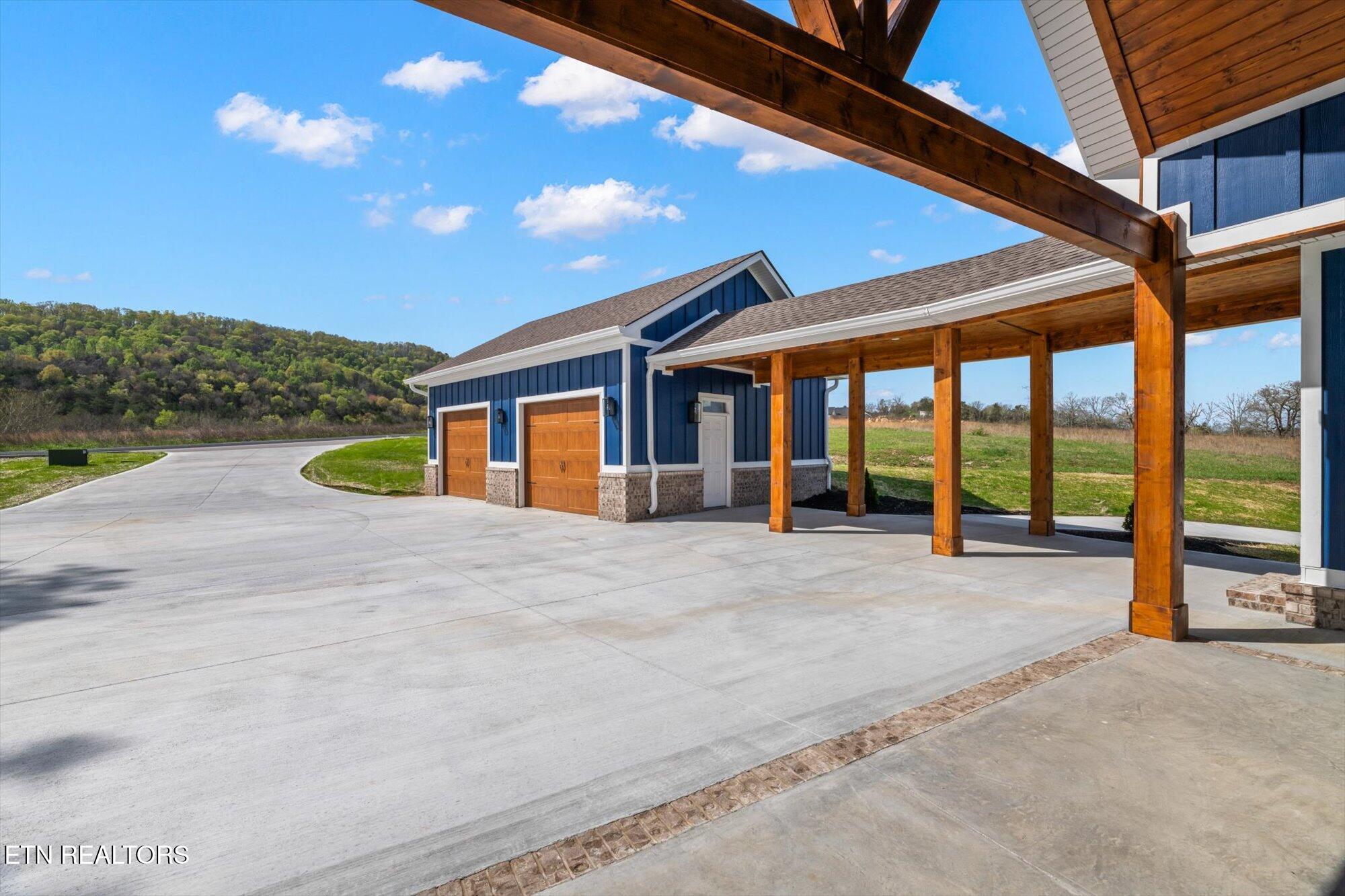 127 Waterfront Knoll
