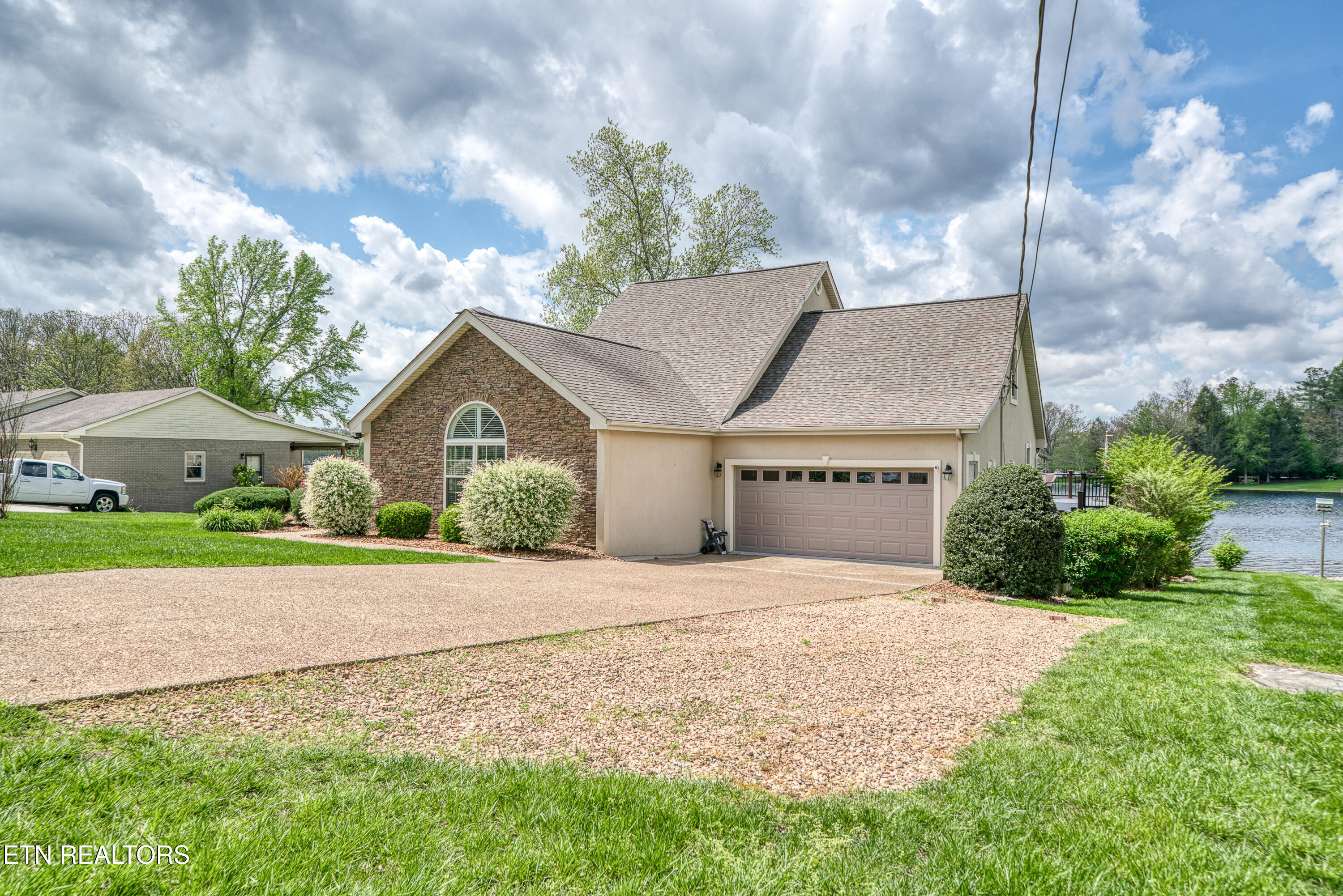 2135 Ona Rd