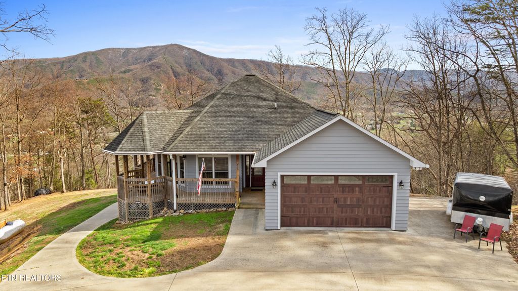 Photo of 2932 Mockingbird Way, Sevierville, TN 37862 (MLS # 1333396)