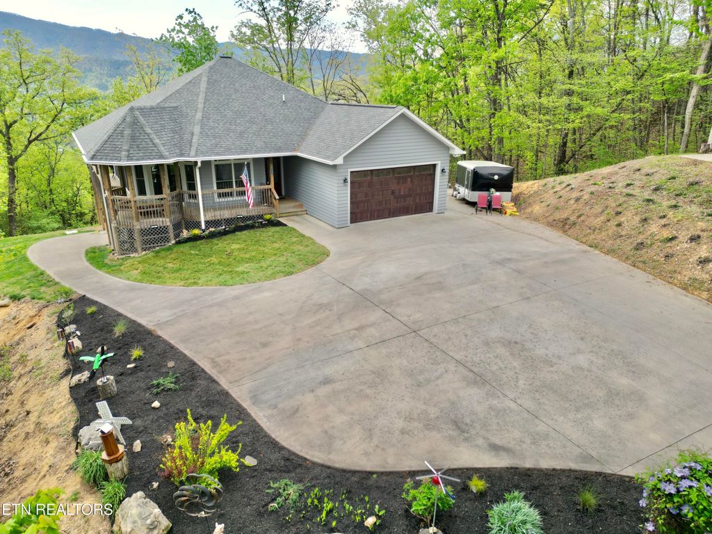 Photo of 2932 Mockingbird Way, Sevierville, TN 37862 (MLS # 1333396)