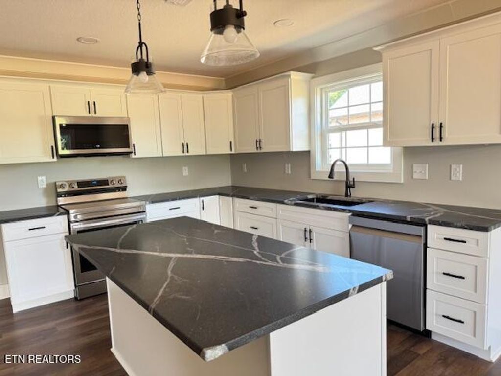 Photo of 1046 Pathways Drive, Seymour, TN 37865 (MLS # 1304928)