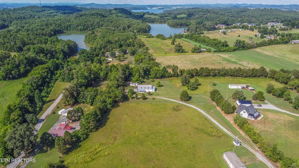 Photo of 1000 Fipps Lane, Greenback, TN 37742 (MLS # 1309220)