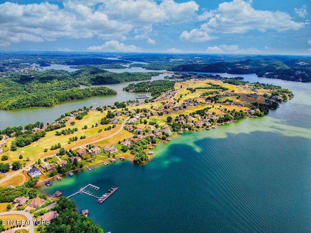 Photo of 535 Rarity Bay Pkwy Pkwy #D301, Vonore, TN 37885 (MLS # 1268613)