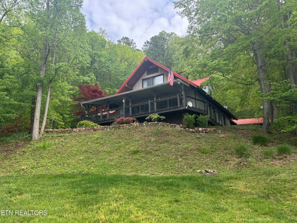 Photo of 810 Laurel Lake Circle, Madisonville, TN 37354 (MLS # 1290053)