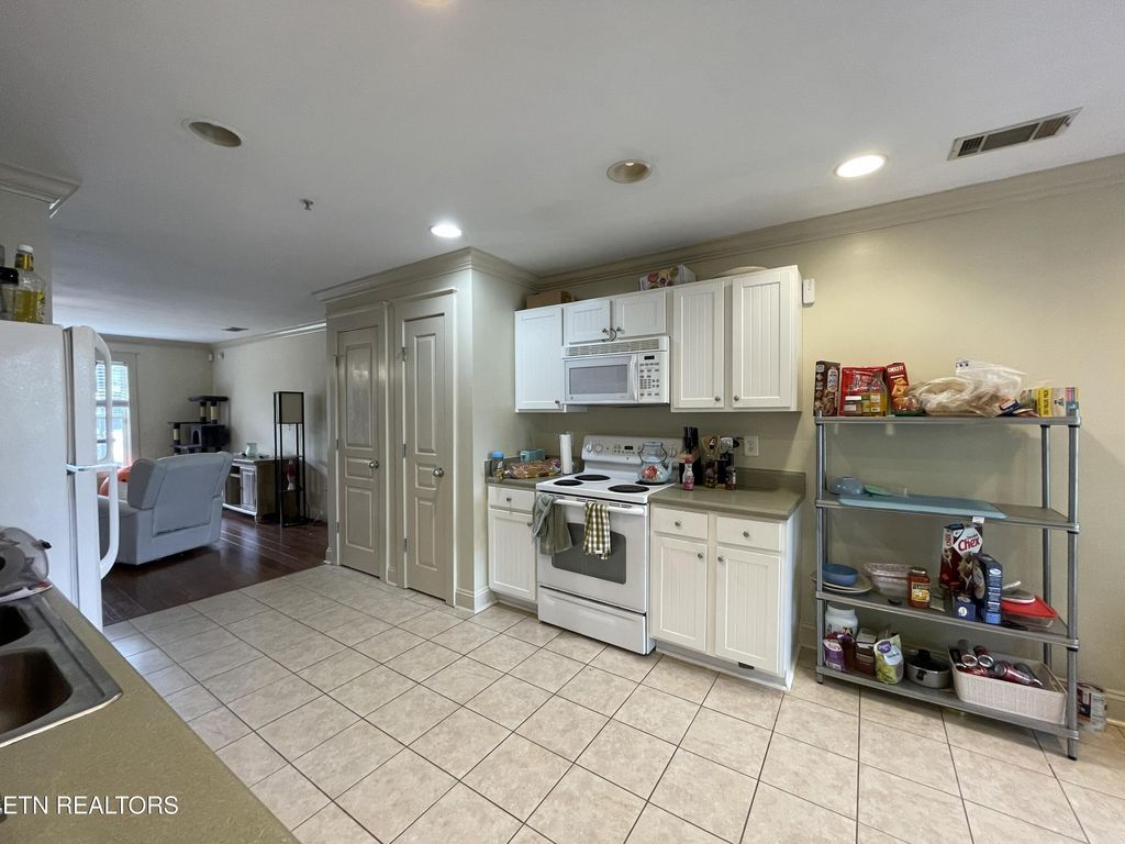 Photo of 3831 Cherokee Woods Way 102, Knoxville, TN 37920 (MLS # 1339377)