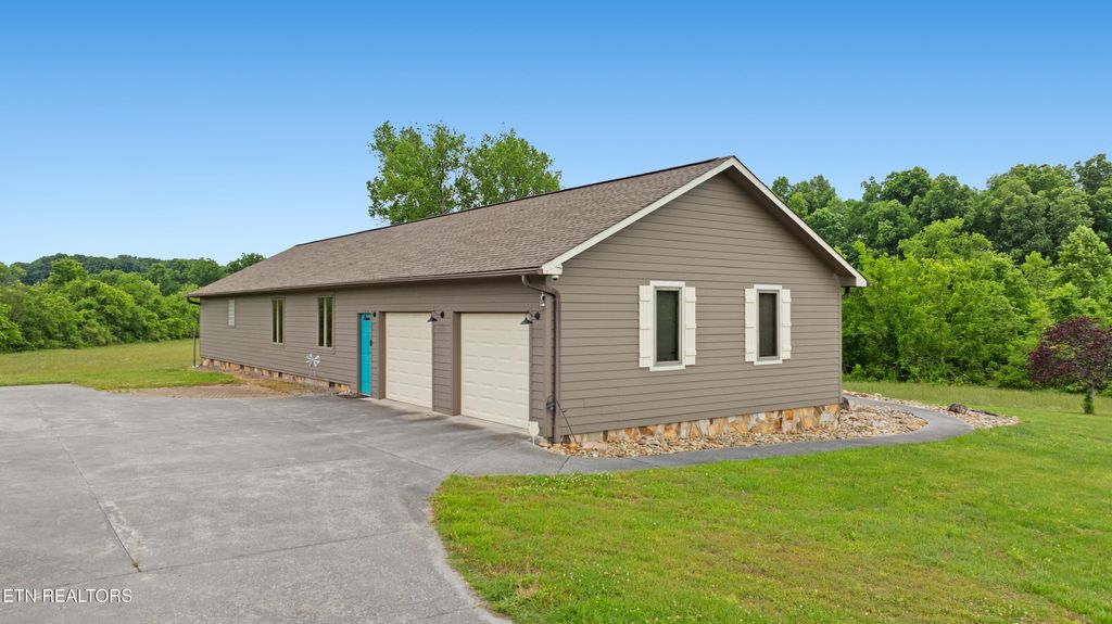 Photo of 6052 Morganton Rd, Greenback, TN 37742 (MLS # 1340754)