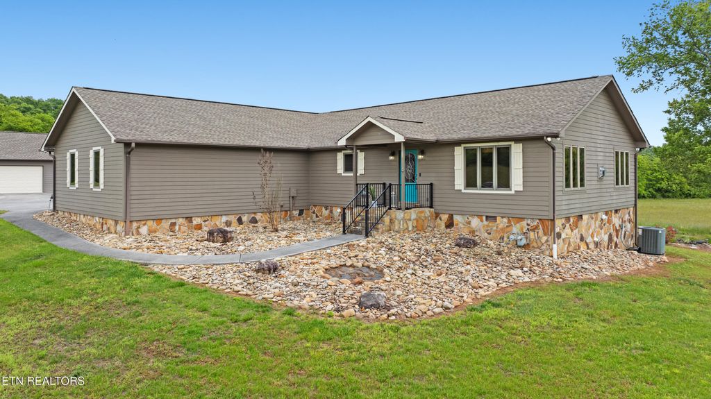 Photo of 6052 Morganton Rd, Greenback, TN 37742 (MLS # 1340754)