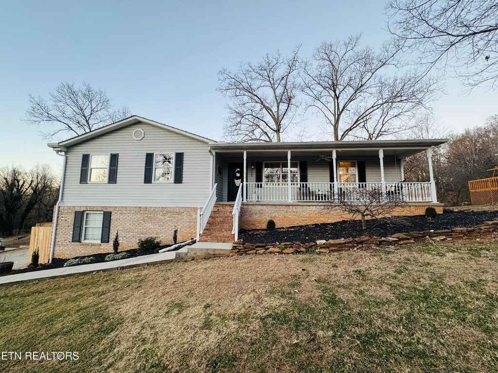 Photo of 226 Van Stowe Rd, Harriman, TN 37748 (MLS # 1324268)