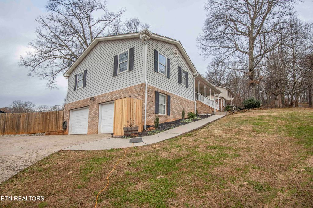 Photo of 226 Van Stowe Rd, Harriman, TN 37748 (MLS # 1324268)