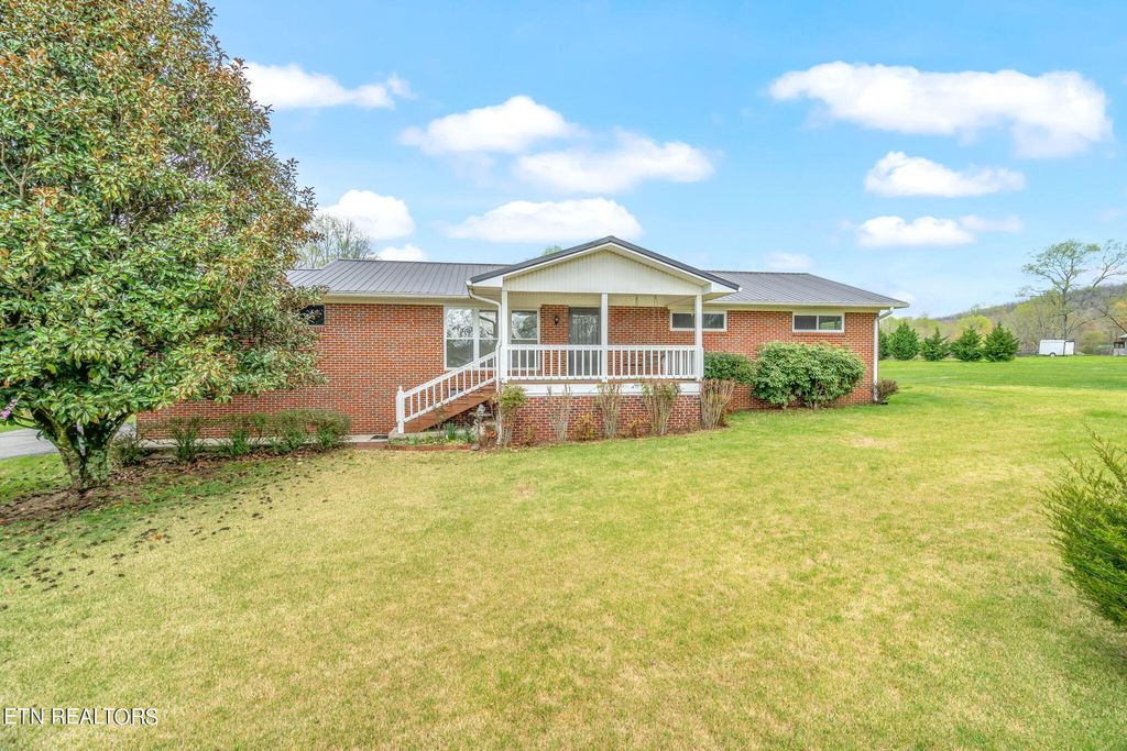 Photo of 145 Cumberland Rd, Oliver Springs, TN 37840 (MLS # 1258242)