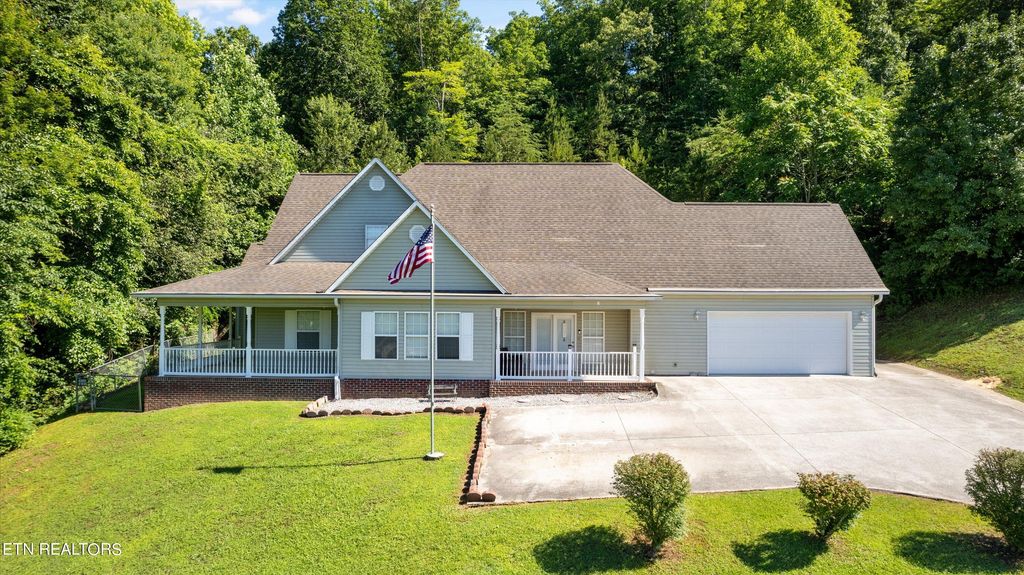 Photo of 112 Richards Drive, Oliver Springs, TN 37840 (MLS # 1265885)