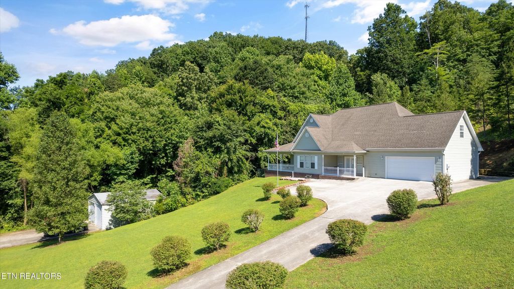 Photo of 112 Richards Drive, Oliver Springs, TN 37840 (MLS # 1265885)