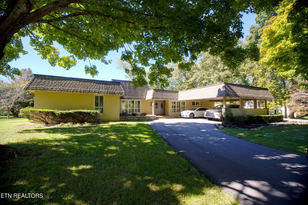 Photo of 12365 North Fox Den Drive, Farragut, TN 37934 (MLS # 1278735)