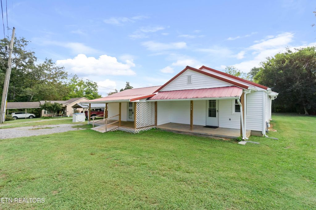 Photo of 224 Pond Street St, Englewood, TN 37329 (MLS # 1316080)