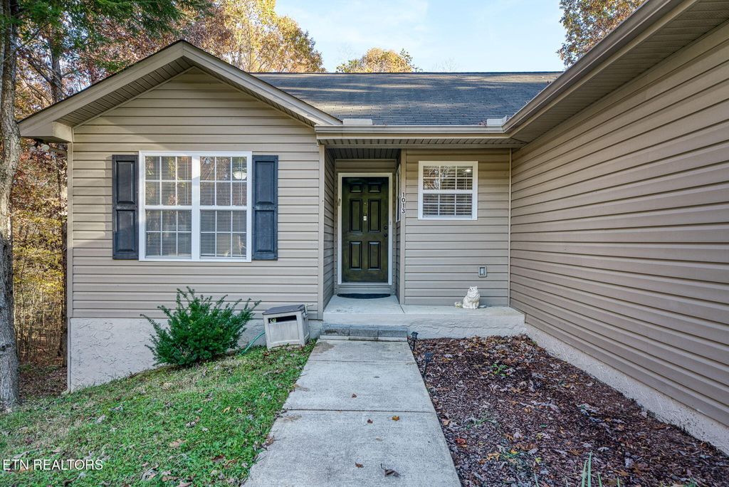 Photo of 1013 Pahue Drive, Crossville, TN 38572 (MLS # 1320999)