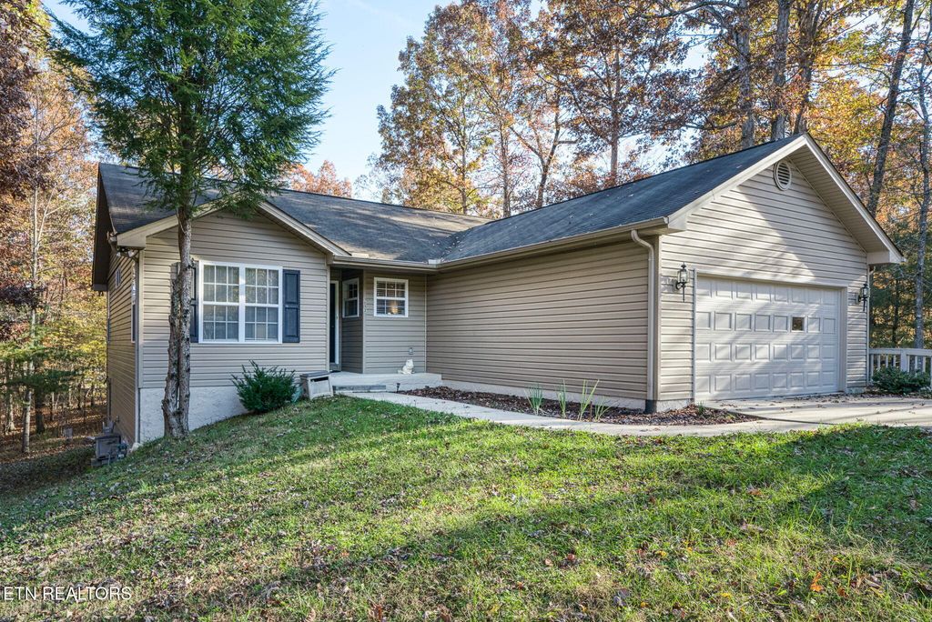 Photo of 1013 Pahue Drive, Crossville, TN 38572 (MLS # 1320999)