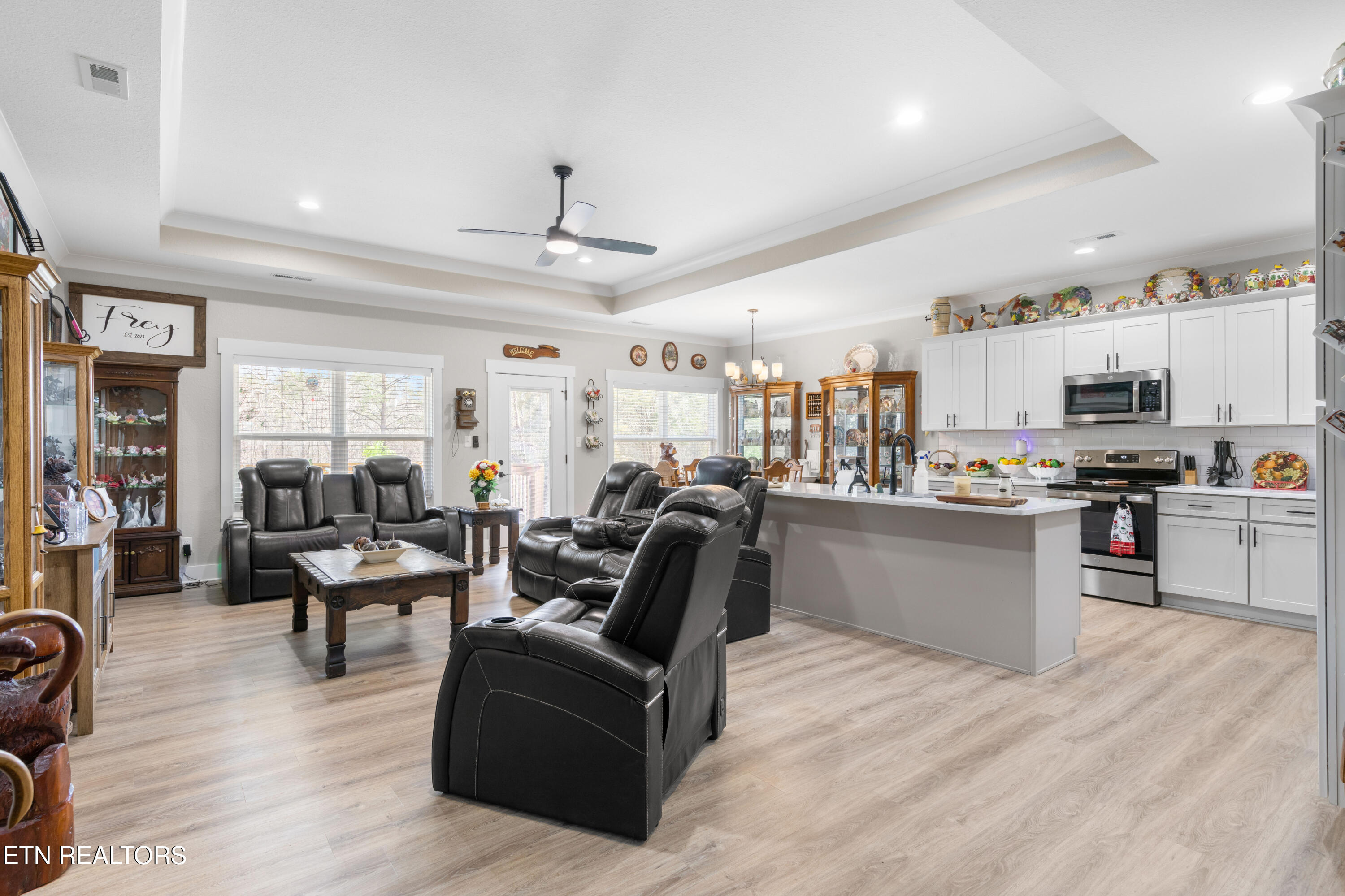 860 Pinebrooke Drive