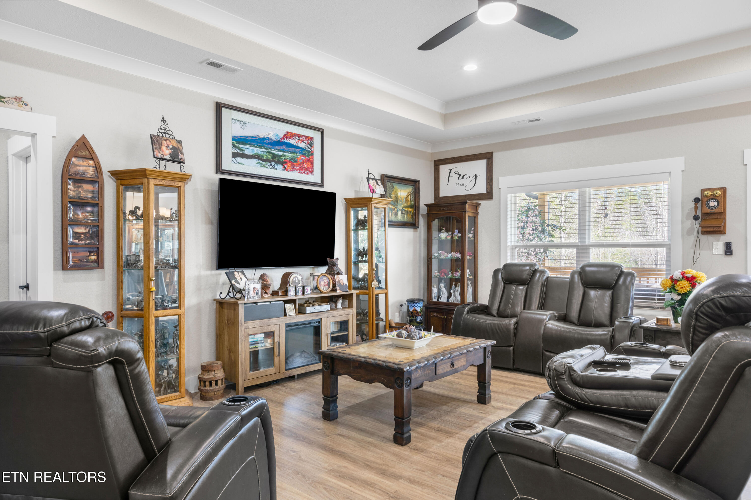 860 Pinebrooke Drive