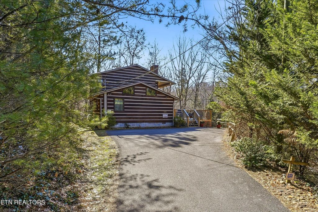 Photo of 1815 Taylor Way, Sevierville, TN 37876 (MLS # 1329647)