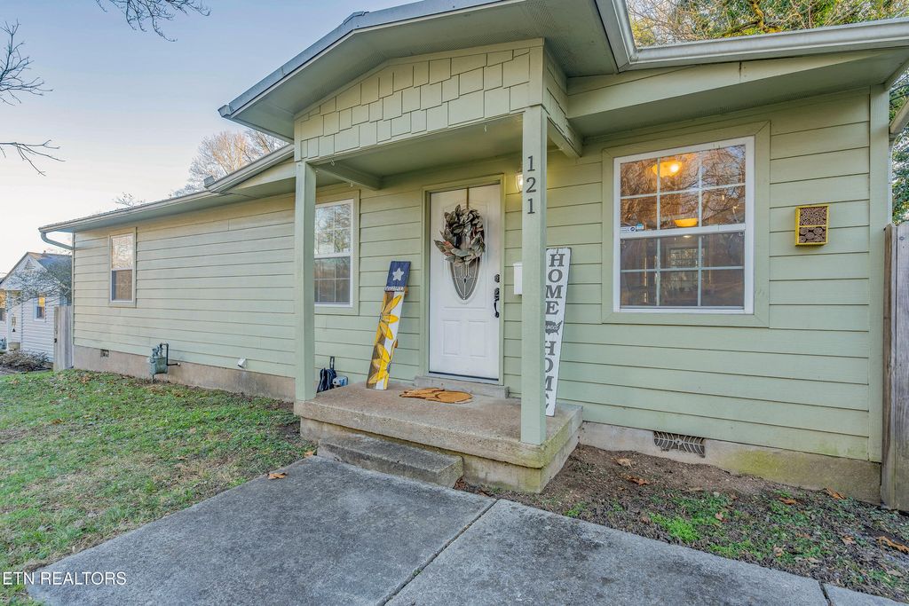 Photo of 121 Amherst Lane, Oak Ridge, TN 37830 (MLS # 1327188)