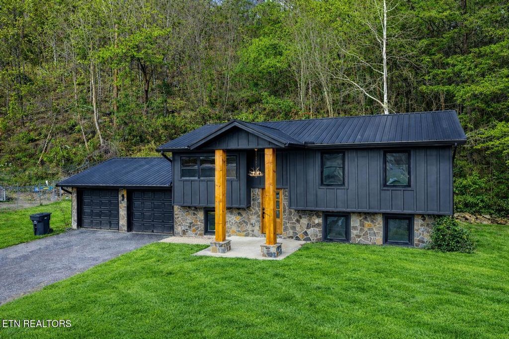 Photo of 3139 Easy St, Pigeon Forge, TN 37862 (MLS # 1325877)