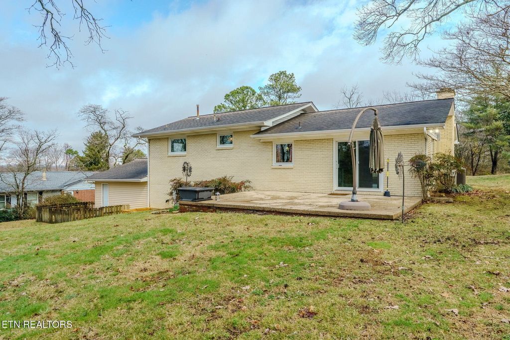 Photo of 332 Crestview Rd, Knoxville, TN 37934 (MLS # 1339748)
